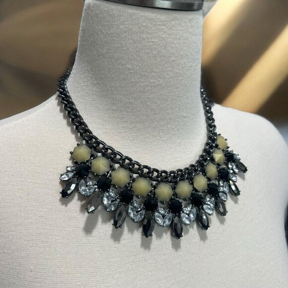 Elegant Black Metal Statement Necklace Gemstone Design Bold Glam Sophisticated - Picture 1 of 5